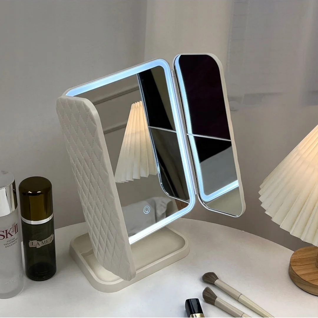 LumiFace™ – Miroir LED 3 Volets Beauté Pour Femme